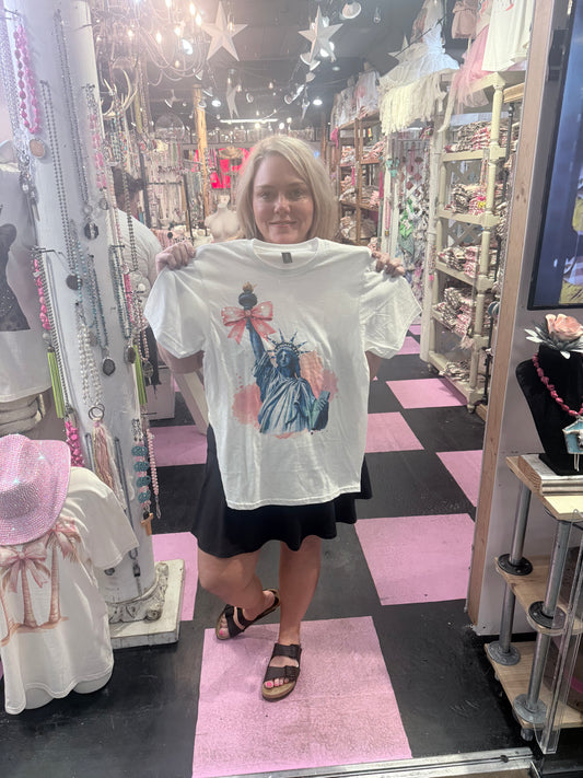 Jcoons- Statue of Liberty Graphic Tee